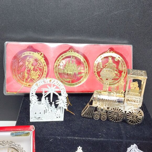 Laser Cut Brass & White Metal Christmas Ornament Wreaths Train Drums VTG QTY 20 - Picture 7 of 11